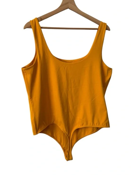Express Scoop Neck Bodysuit - Picture 3 of 3